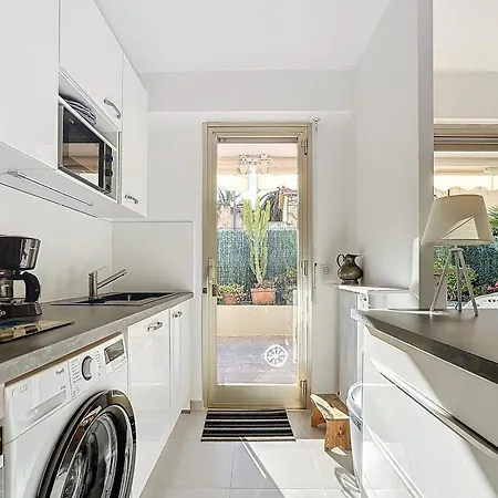 2p Palm - Close To The Center And Beaches Apartment *